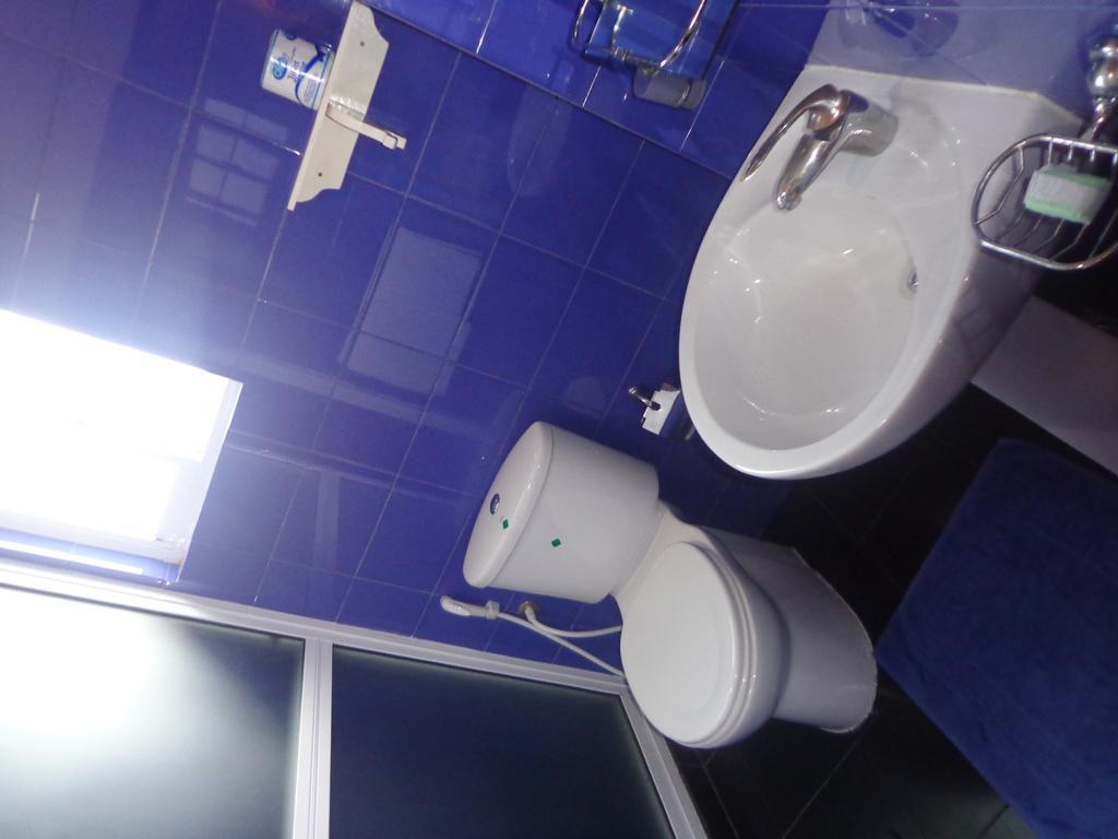 Blue Elephant Tourist Guesthouse Kudapaduwa Экстерьер фото