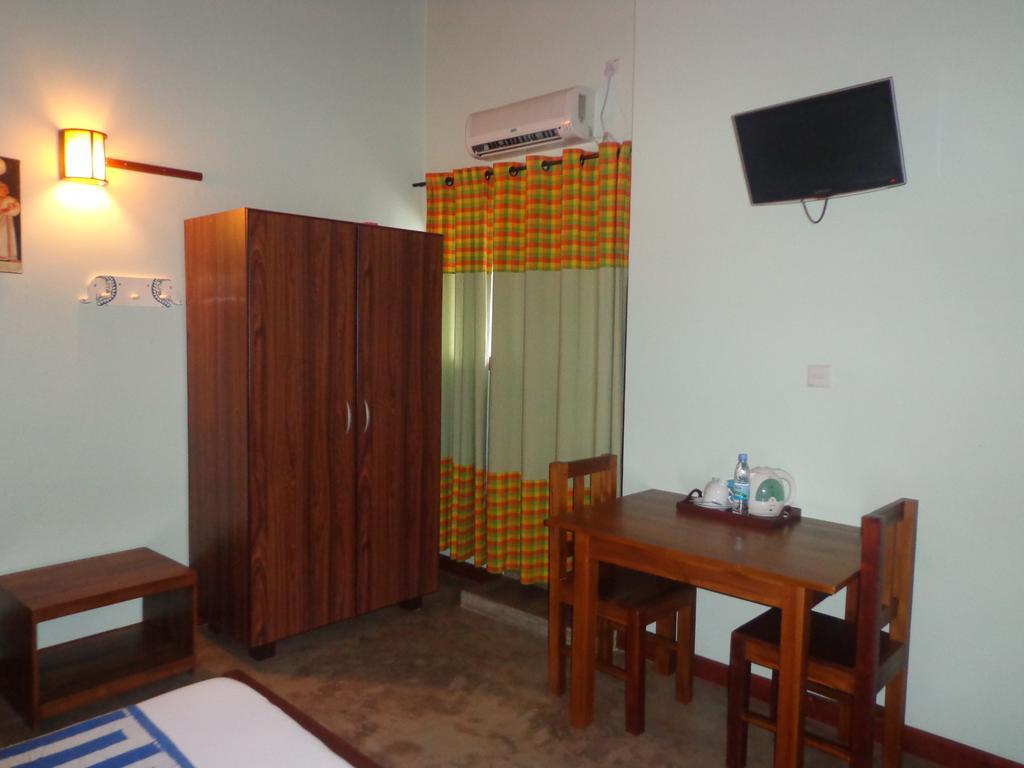 Blue Elephant Tourist Guesthouse Kudapaduwa Экстерьер фото