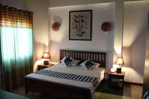 Blue Elephant Tourist Guesthouse Kudapaduwa Экстерьер фото